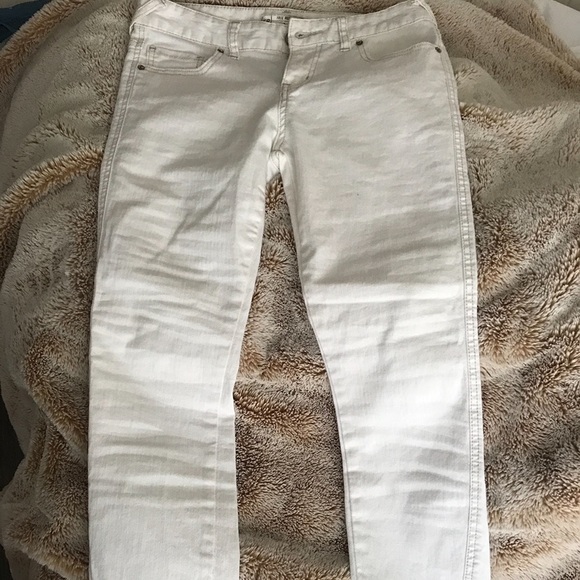 White Cropped FREE PEOPLE Jeans! (26) - Picture 1 of 2